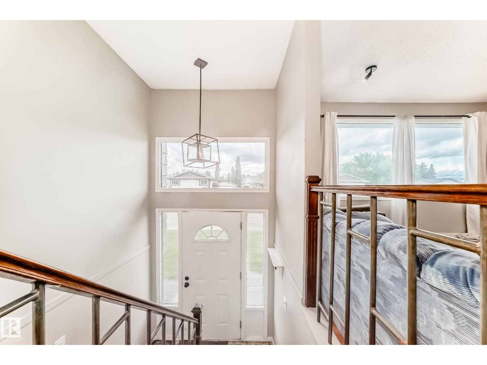 3909 39 AV — photo 4