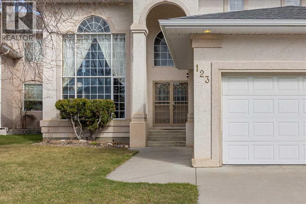 123 Schiller Crescent NW — photo 2
