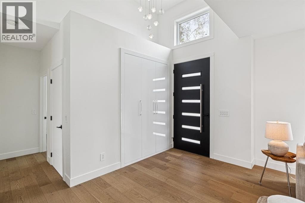 4747 26 Avenue SW — photo 3