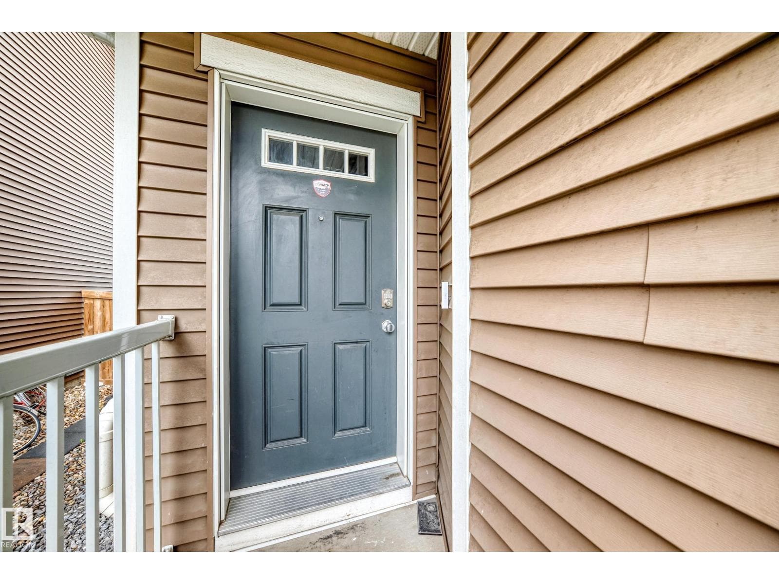 893 Ebbers Crescent NW — photo 2
