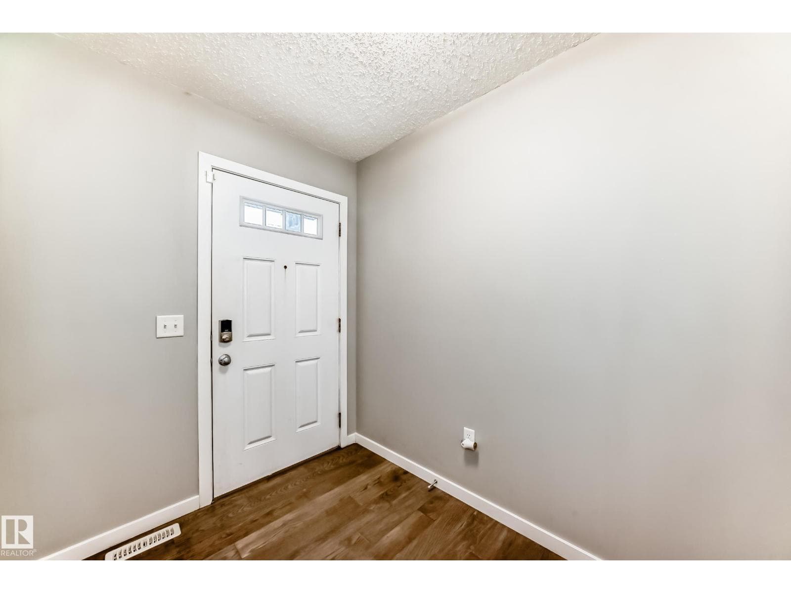 893 Ebbers Crescent NW — photo 3