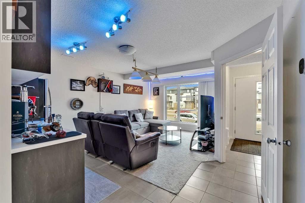 569 savanna Boulevard NE — photo 4