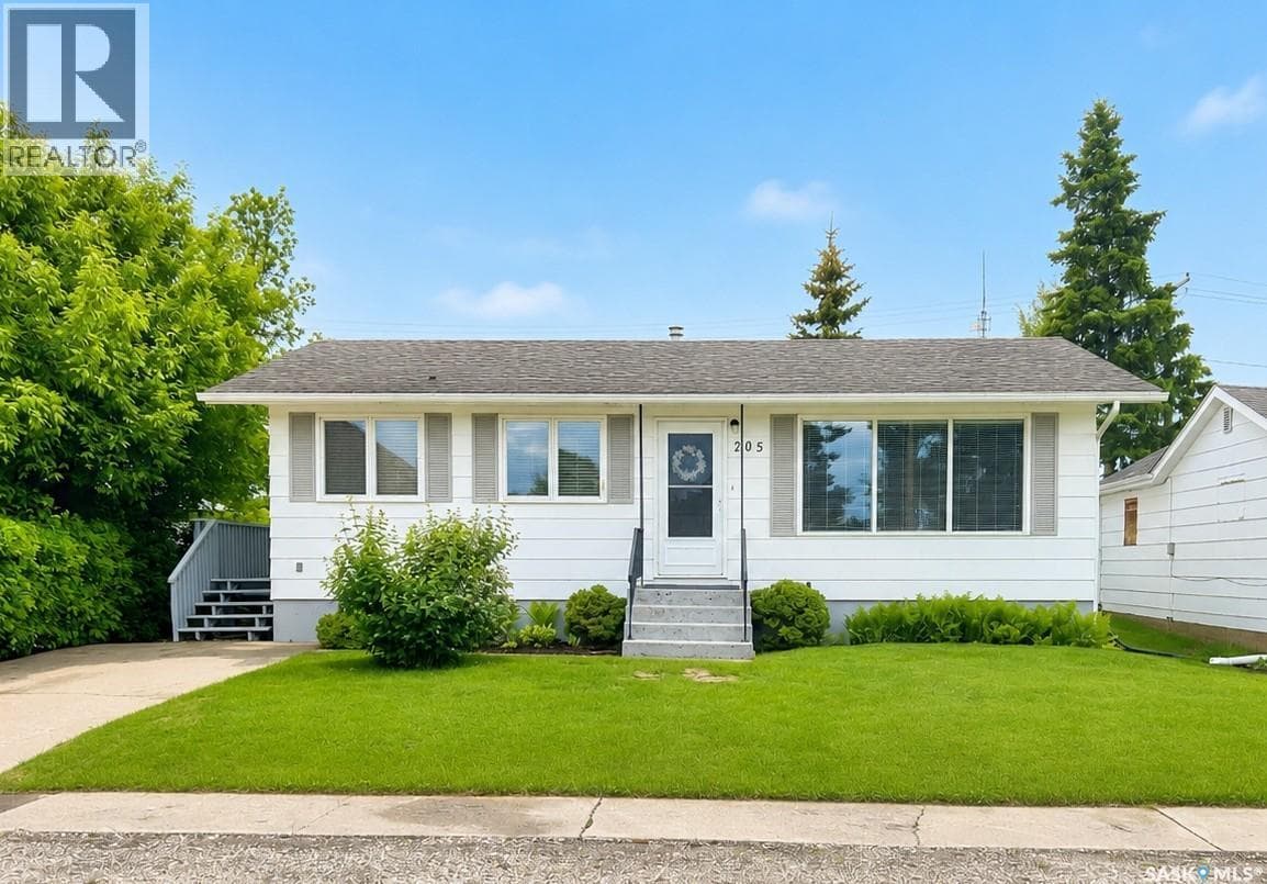 205 4th AVENUE W