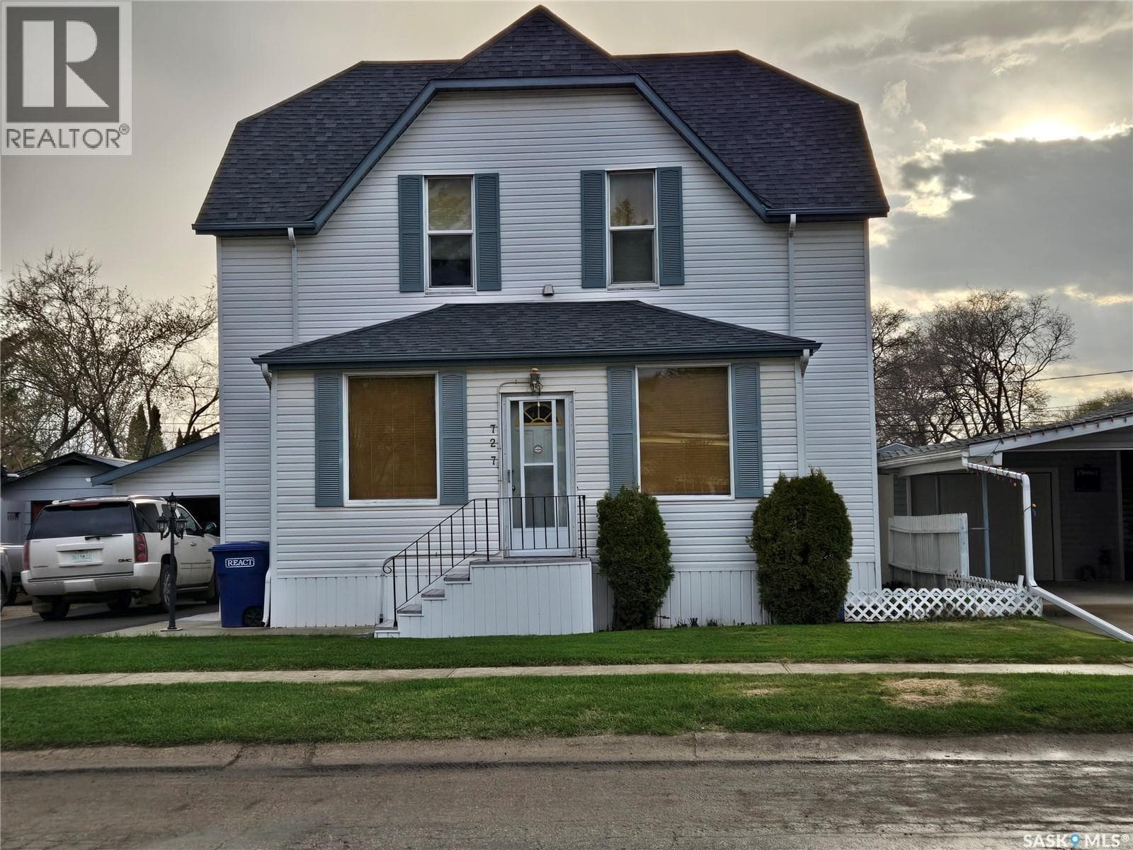 727 10th STREET