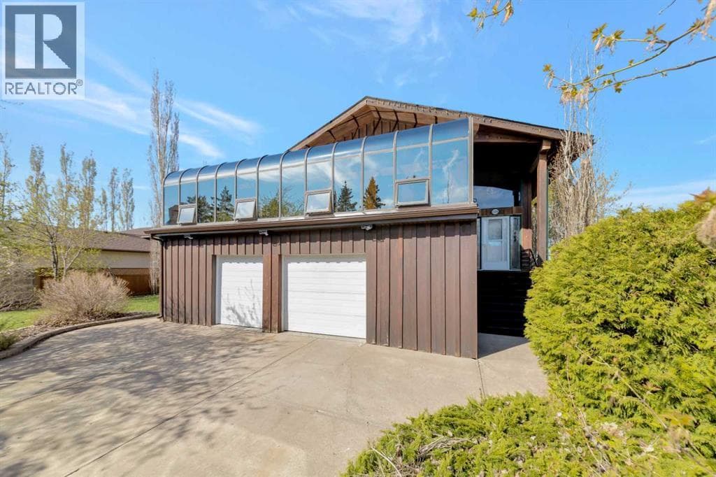 106 1 Street W