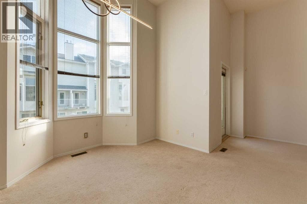 318 Hawkstone Manor NW — photo 4