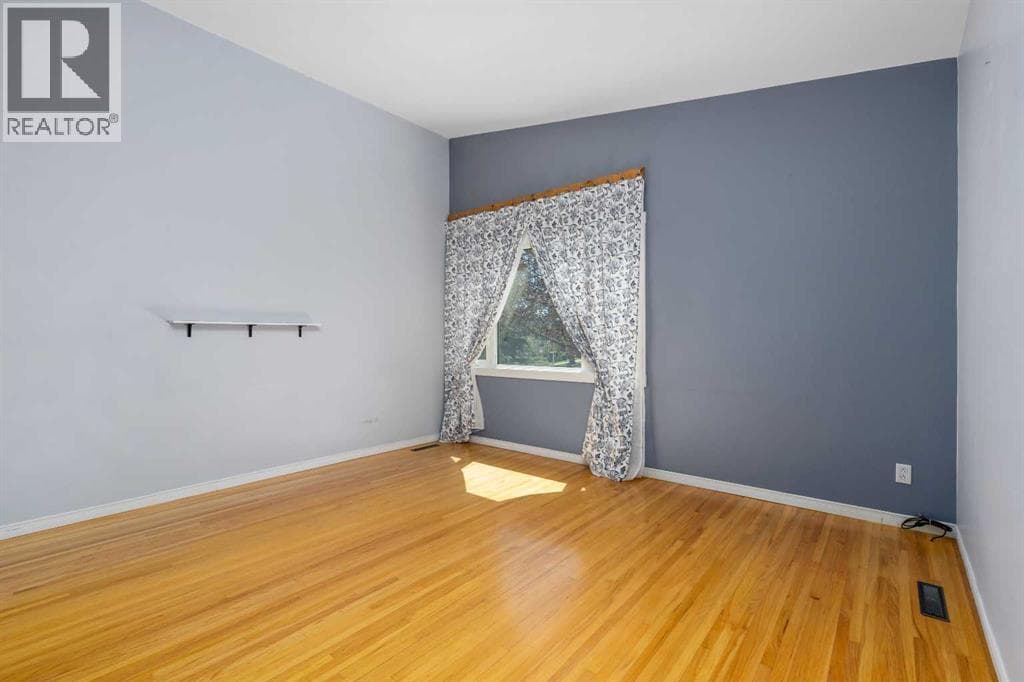 630 69 Avenue SW — photo 3