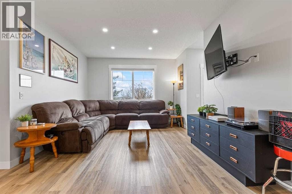 5, 35 West Coach Manor SW — photo 4