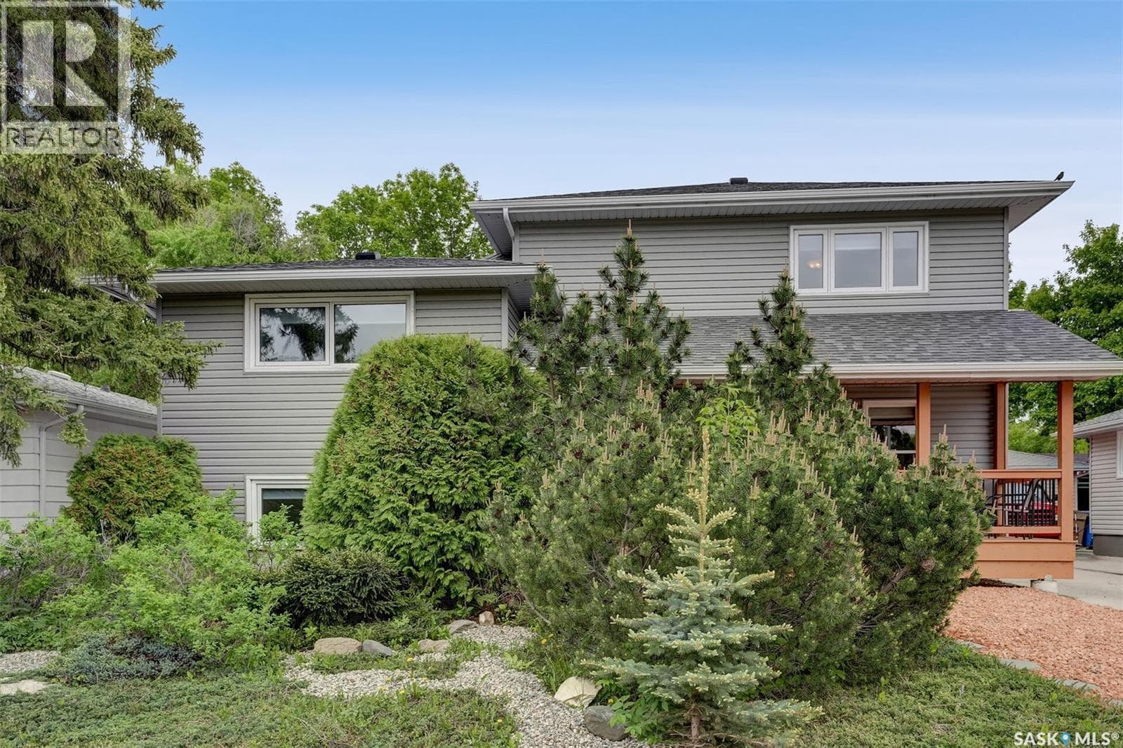 209 Douglas AVENUE E — photo 4