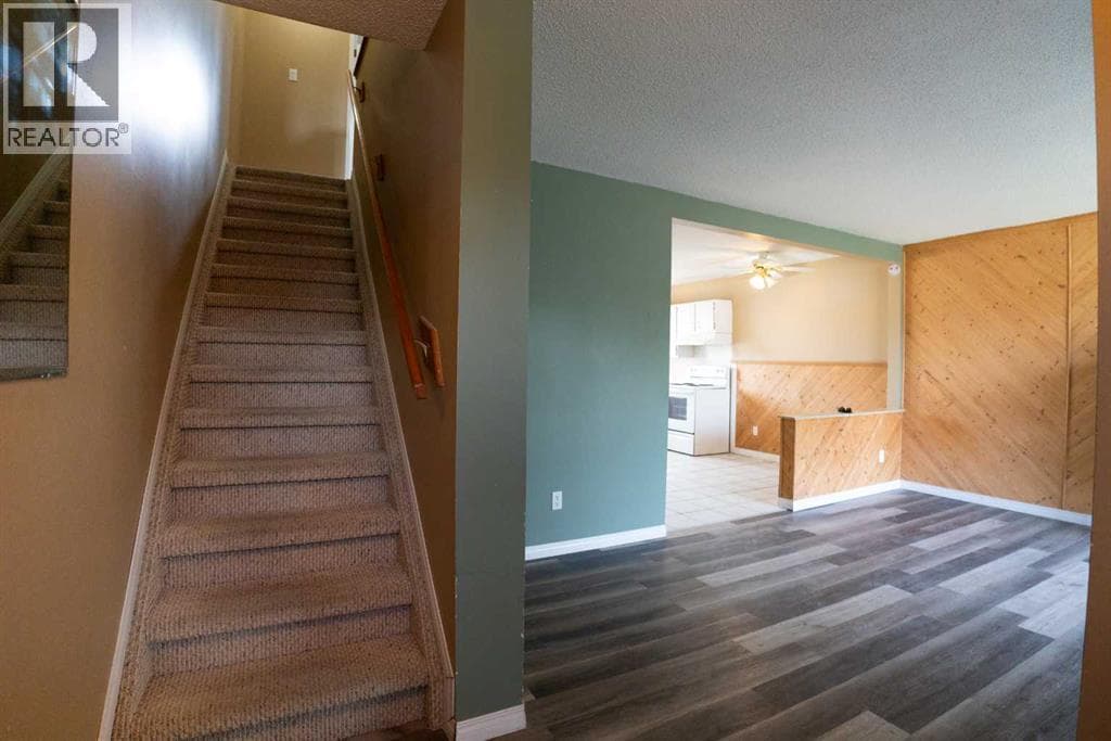 10012 79 Avenue — photo 2