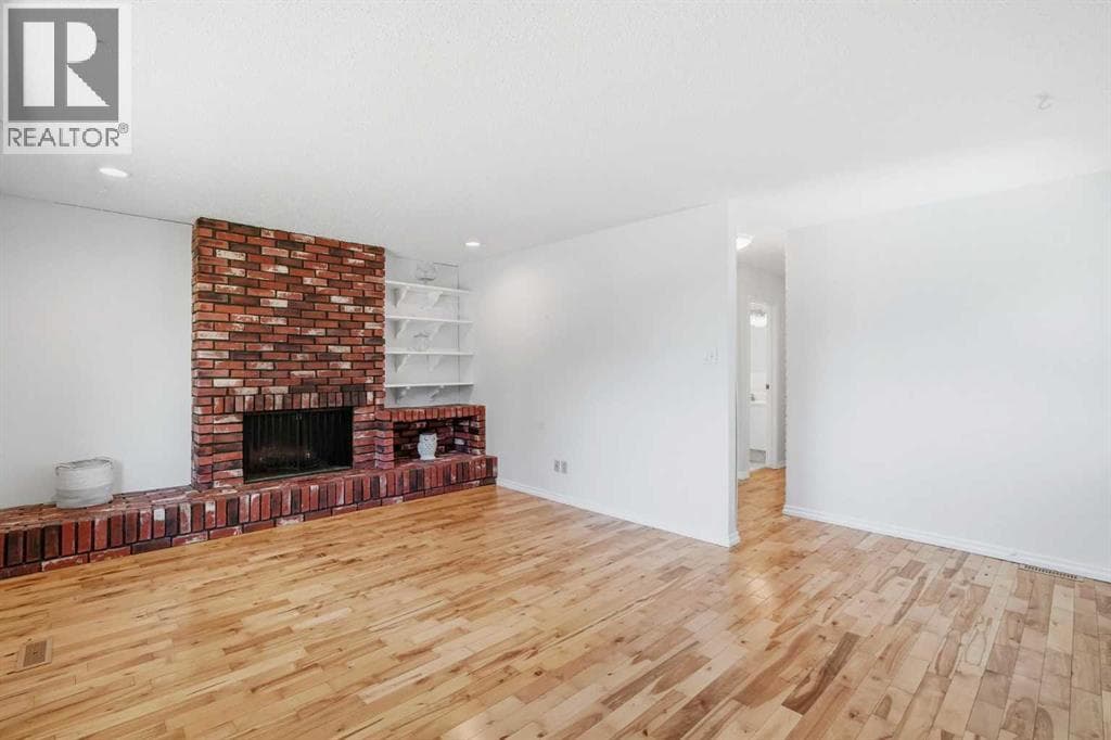 6119 Blackthorn Crescent NE — photo 5