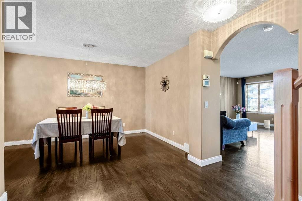 123 Cranwell Close SE — photo 4