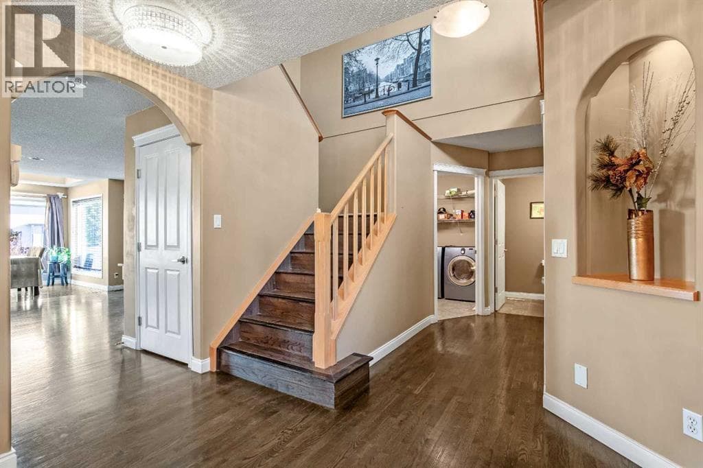 123 Cranwell Close SE — photo 3