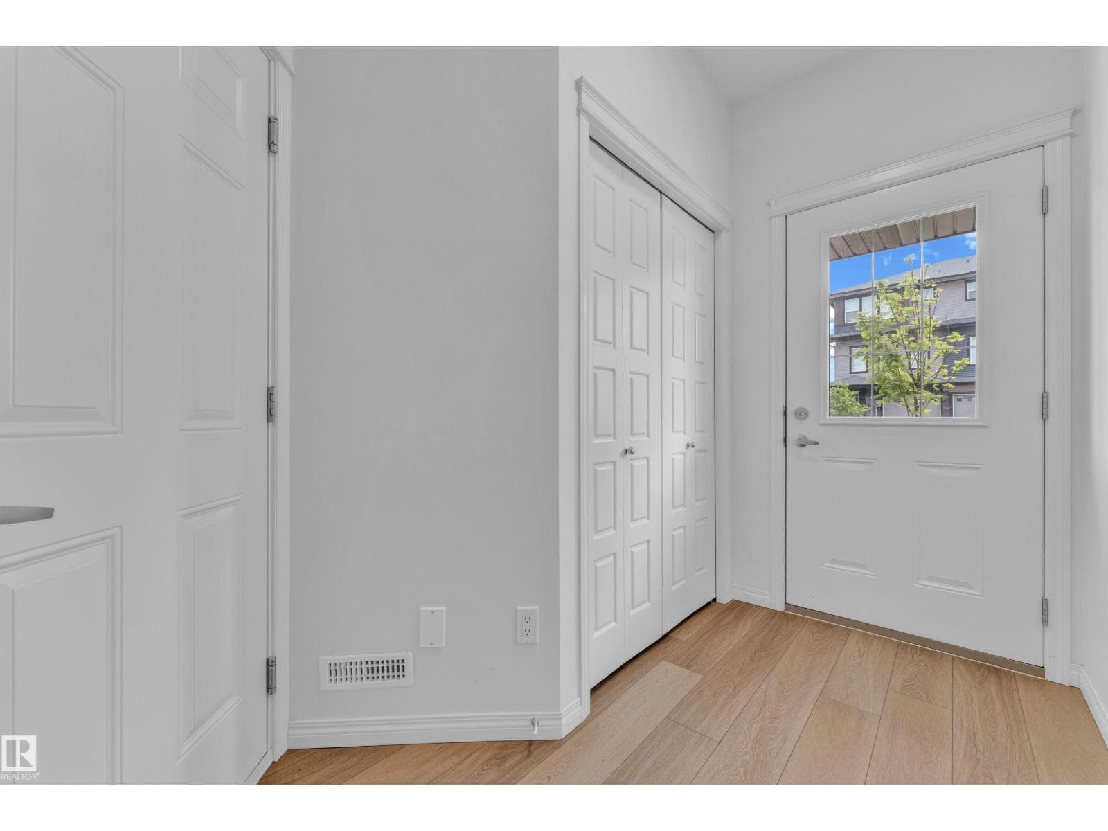 1534 157 ST SW — photo 3