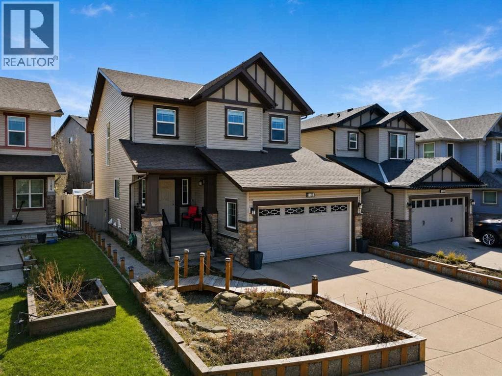 1198 Kingston Crescent SE — photo 2
