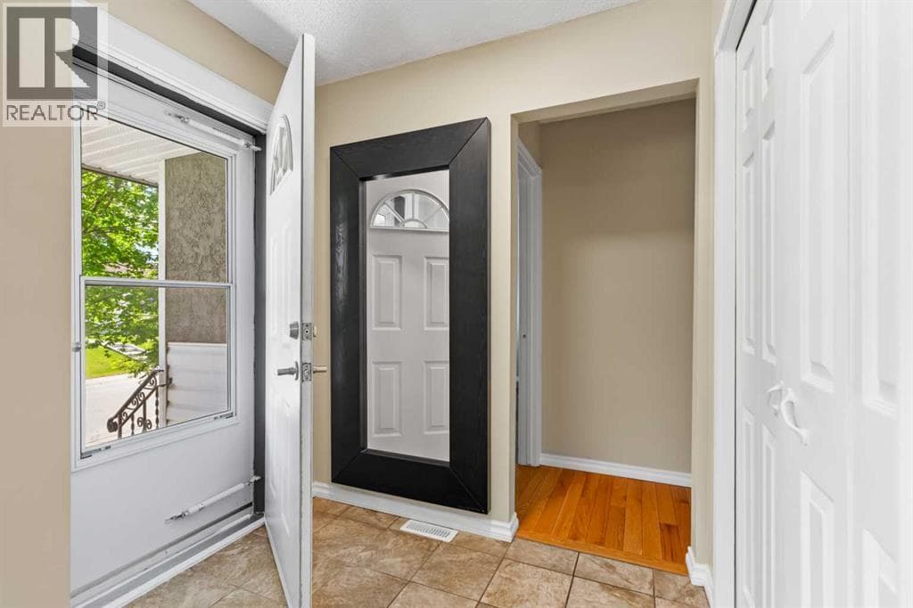 3243 Dover Crescent SE — photo 4