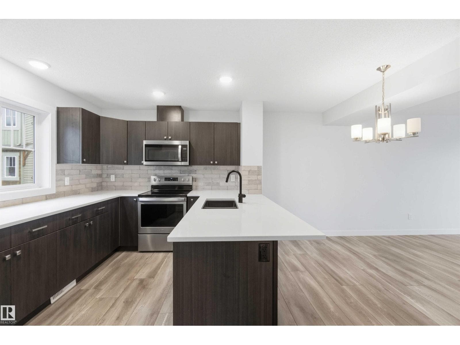 36 1005 GRAYDON HILL BV SW — photo 2