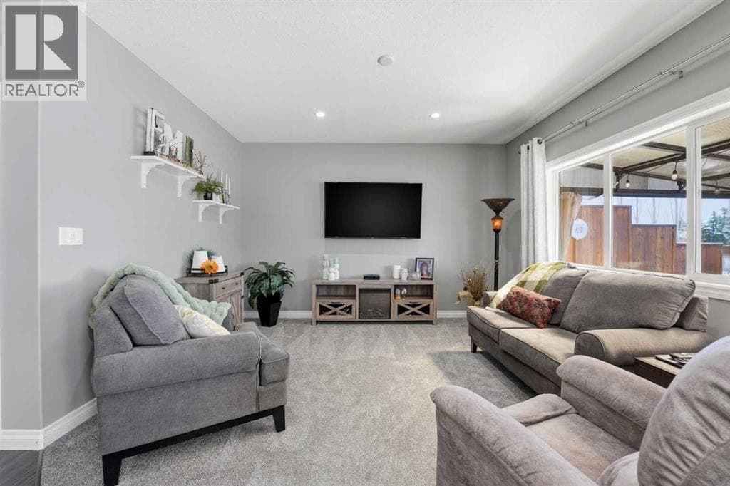 47 Thompson Crescent — photo 2