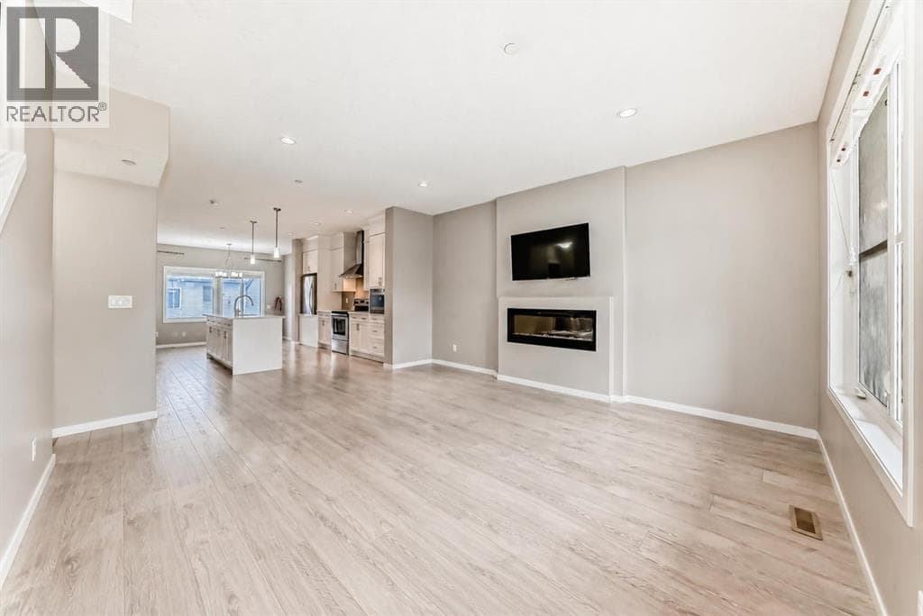 140 Howse Avenue NE — photo 3