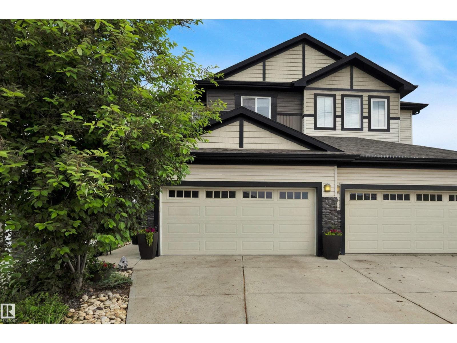 98 SANDALWOOD PL — photo 2