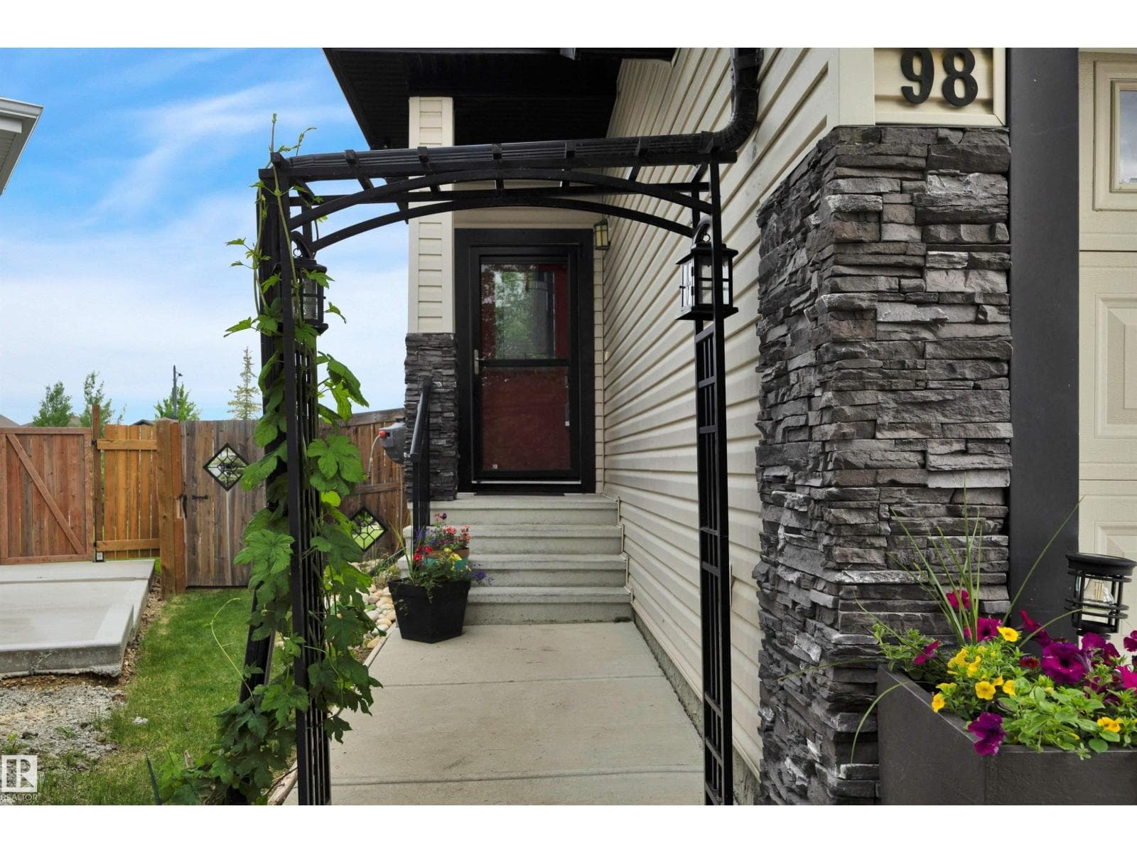 98 SANDALWOOD PL — photo 3