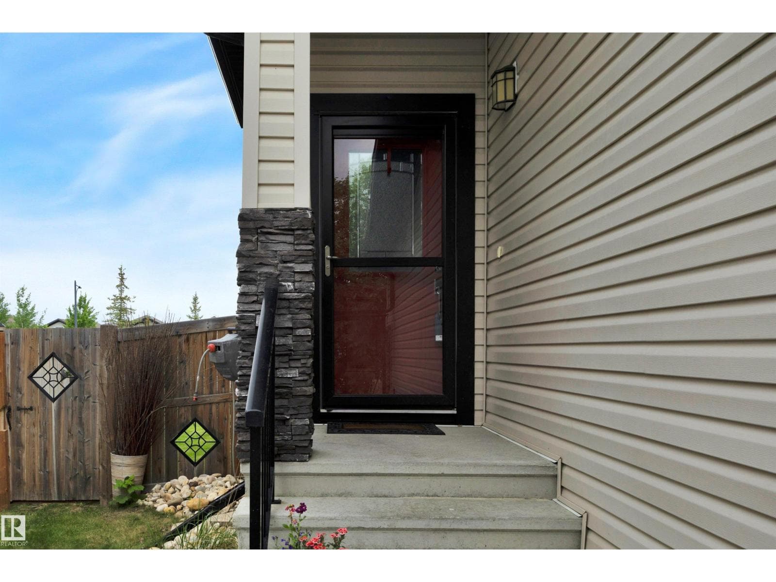 98 SANDALWOOD PL — photo 4