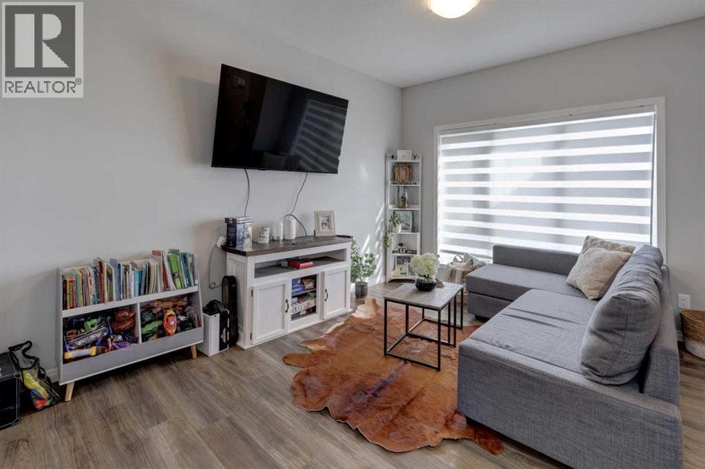 215 Chinook Gate Boulevard SW — photo 3