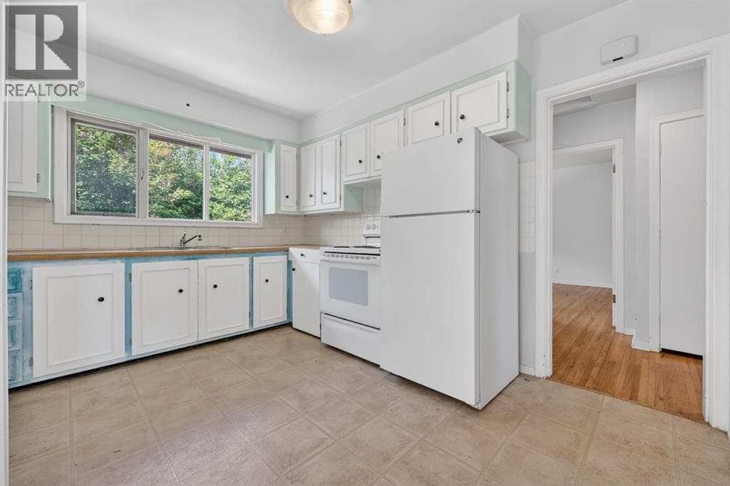 2827 23A Street NW — photo 5