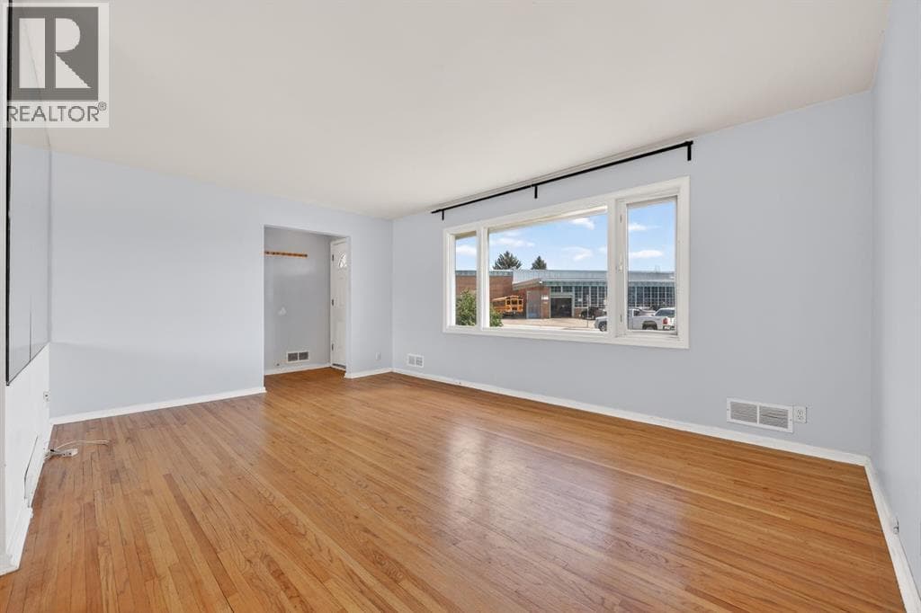 2827 23A Street NW — photo 4