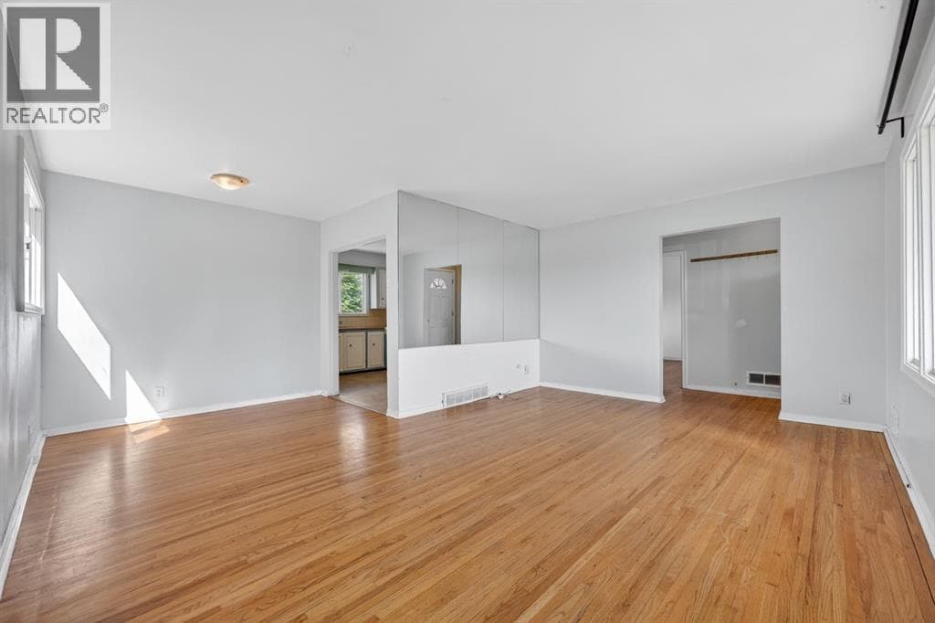 2827 23A Street NW — photo 3