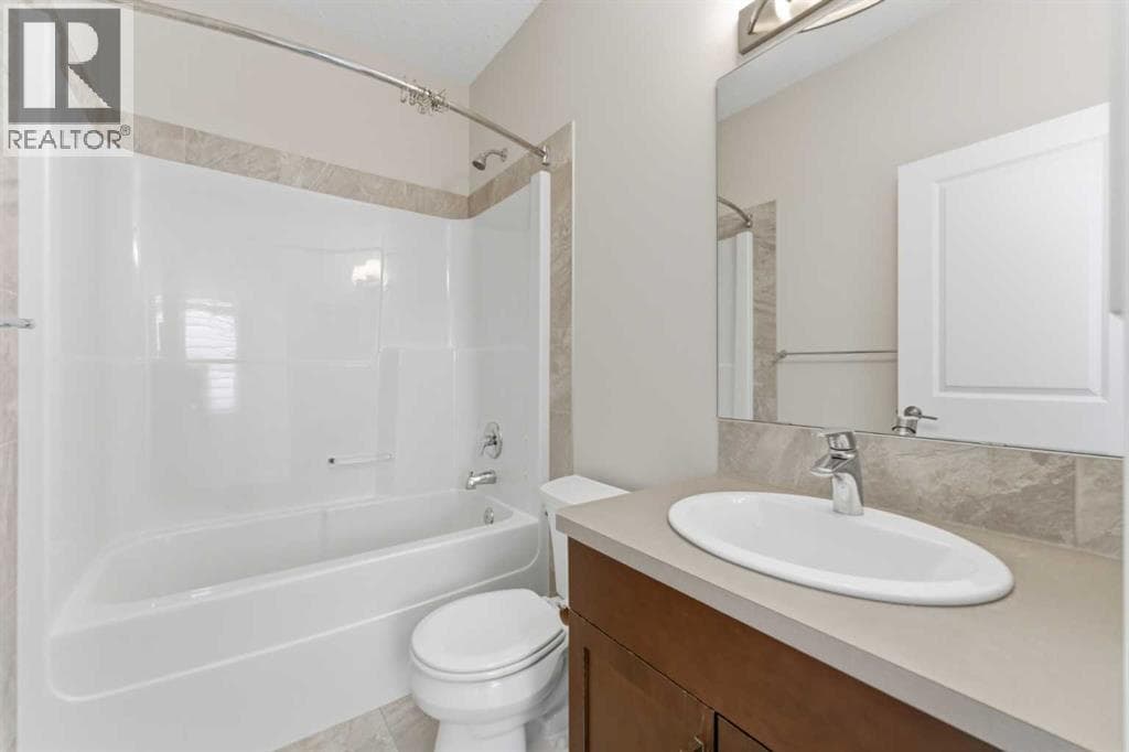 96 Red Embers Crescent NE — photo 4