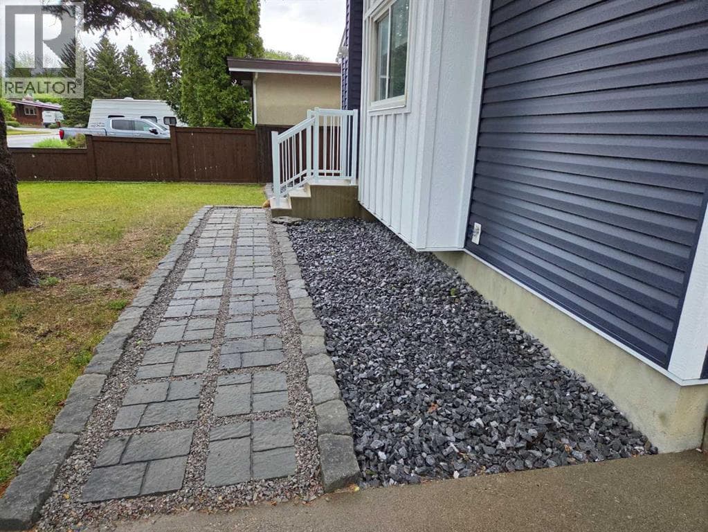 1015 19 Avenue — photo 3