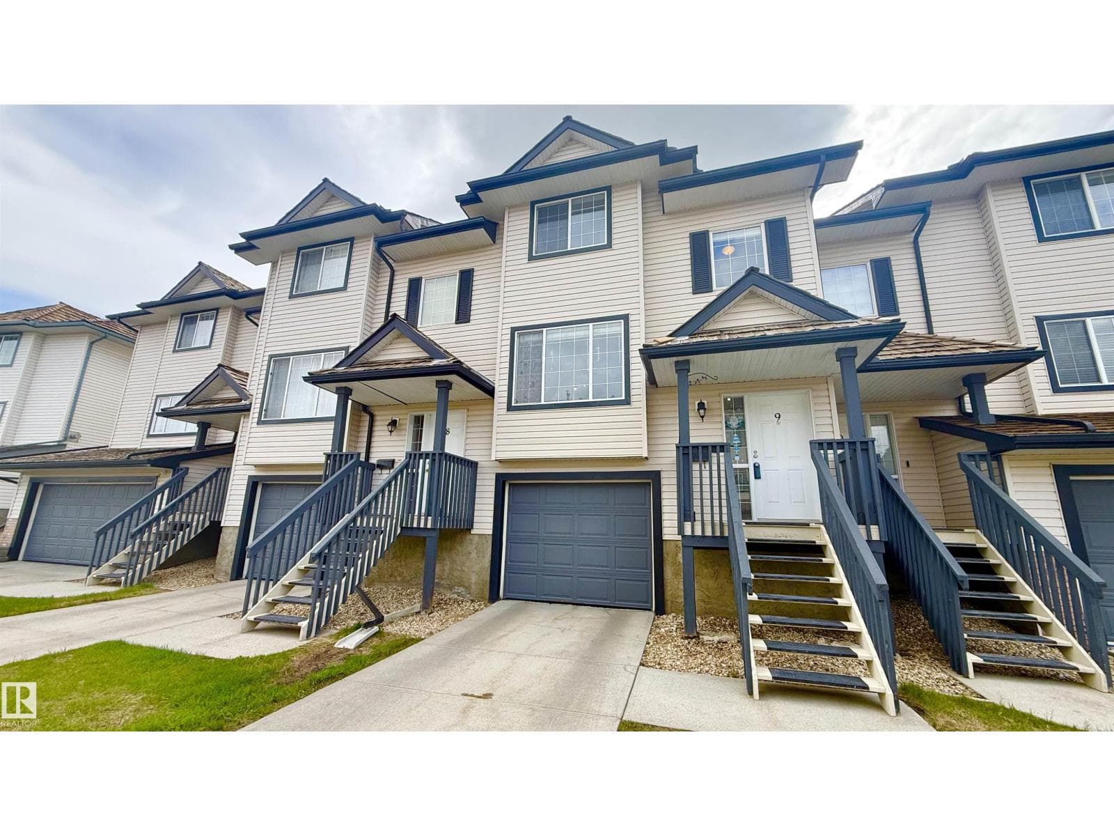 #9 225 BLACKBURN DR E SW
