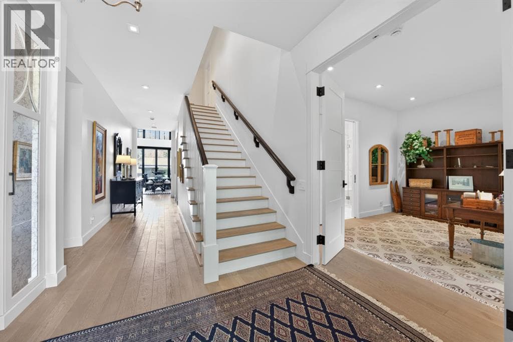 3021 3 Street SW — photo 3