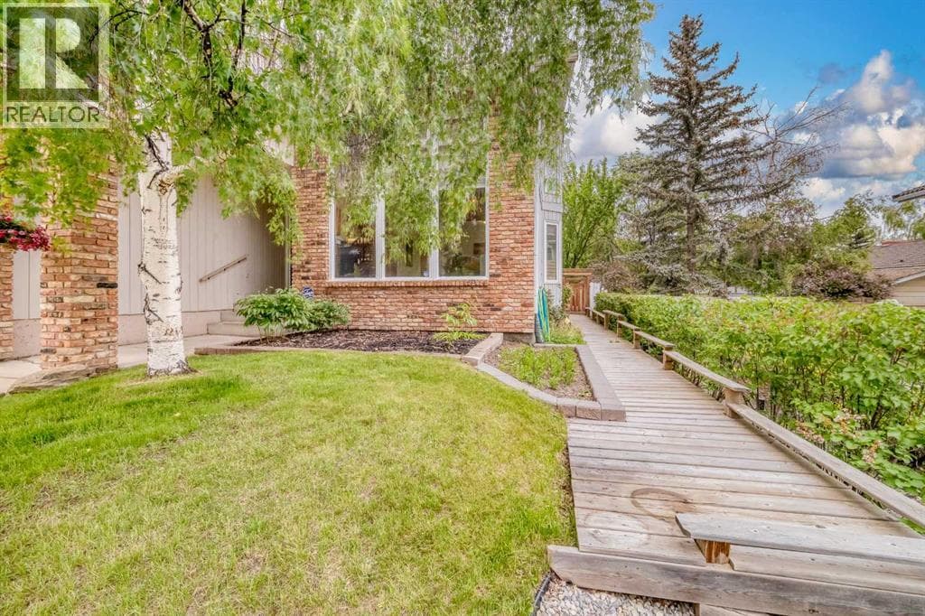 107 Edgehill Court NW — photo 2