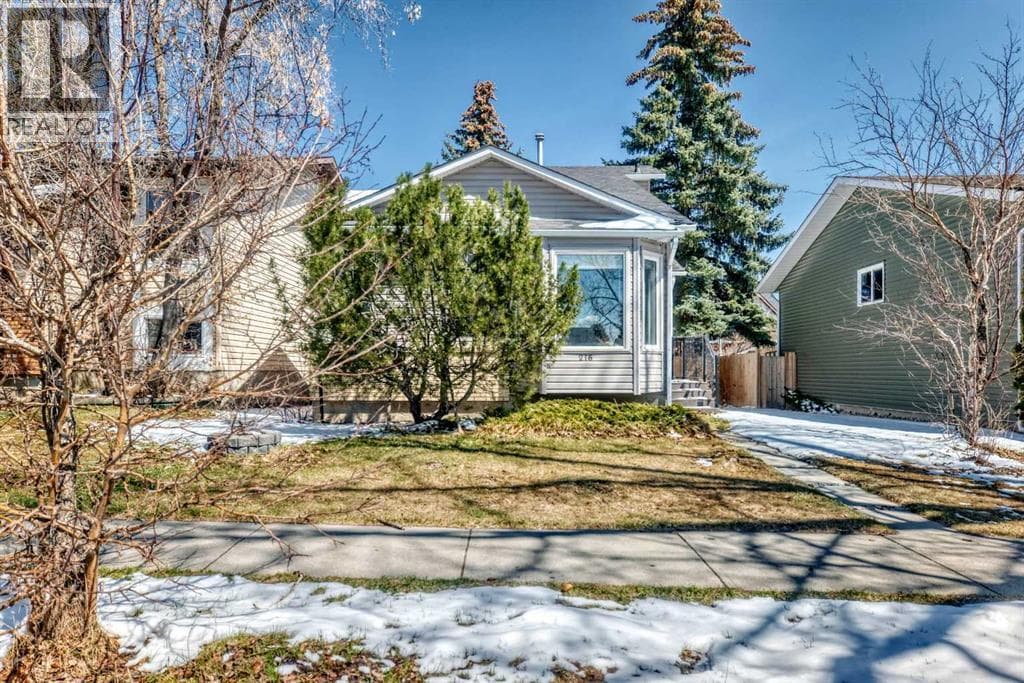 216 Hawkwood Boulevard NW photo 2