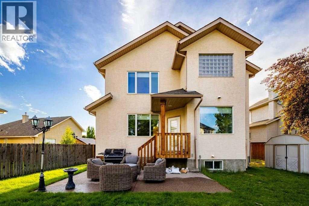 6 Strathridge Way SW — photo 5