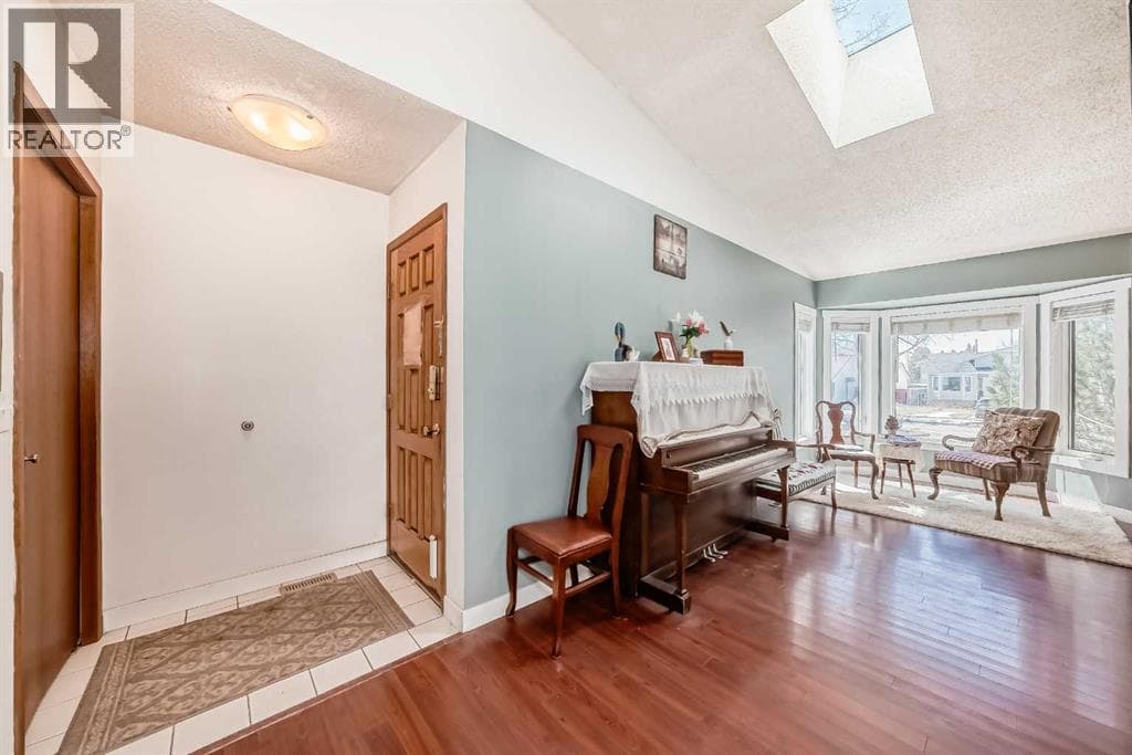 216 Hawkwood Boulevard NW — photo 4