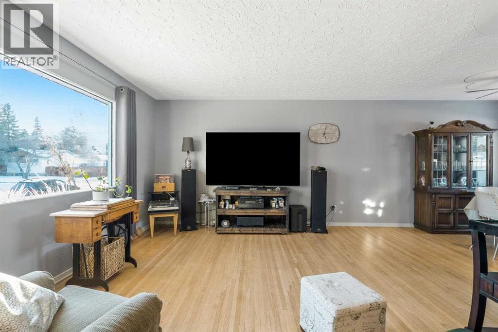 126 Springwood Drive SW photo 3