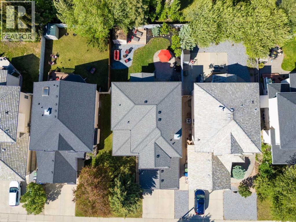 30 Mt Yamnuska Court SE — photo 2