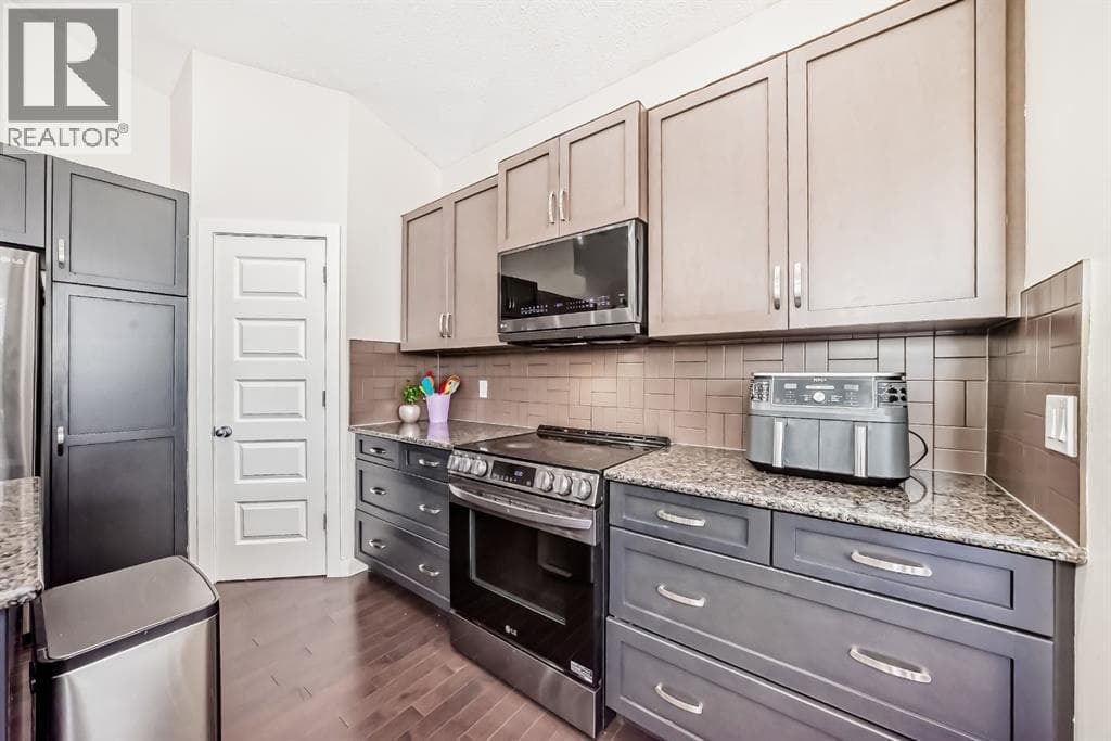 612 Montgomery Close SE — photo 5