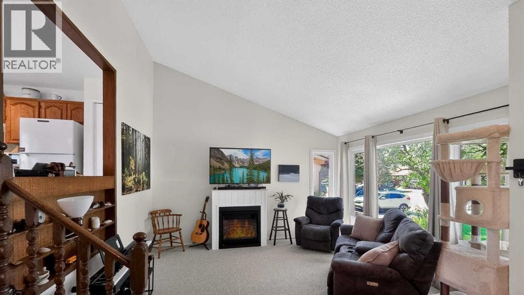 77 Iroquois Crescent W — photo 5