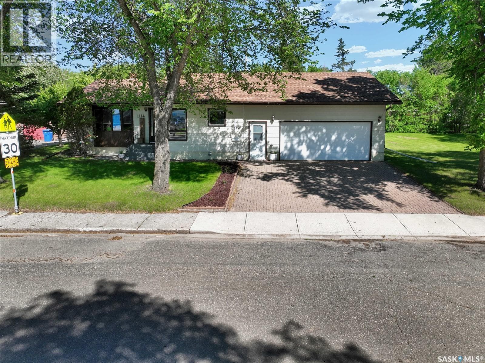 1114 Arcola STREET