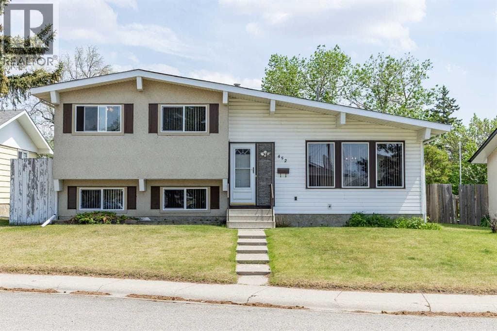 452 Manora Way NE — photo 2