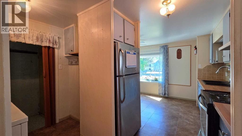 221 Truman Street — photo 4