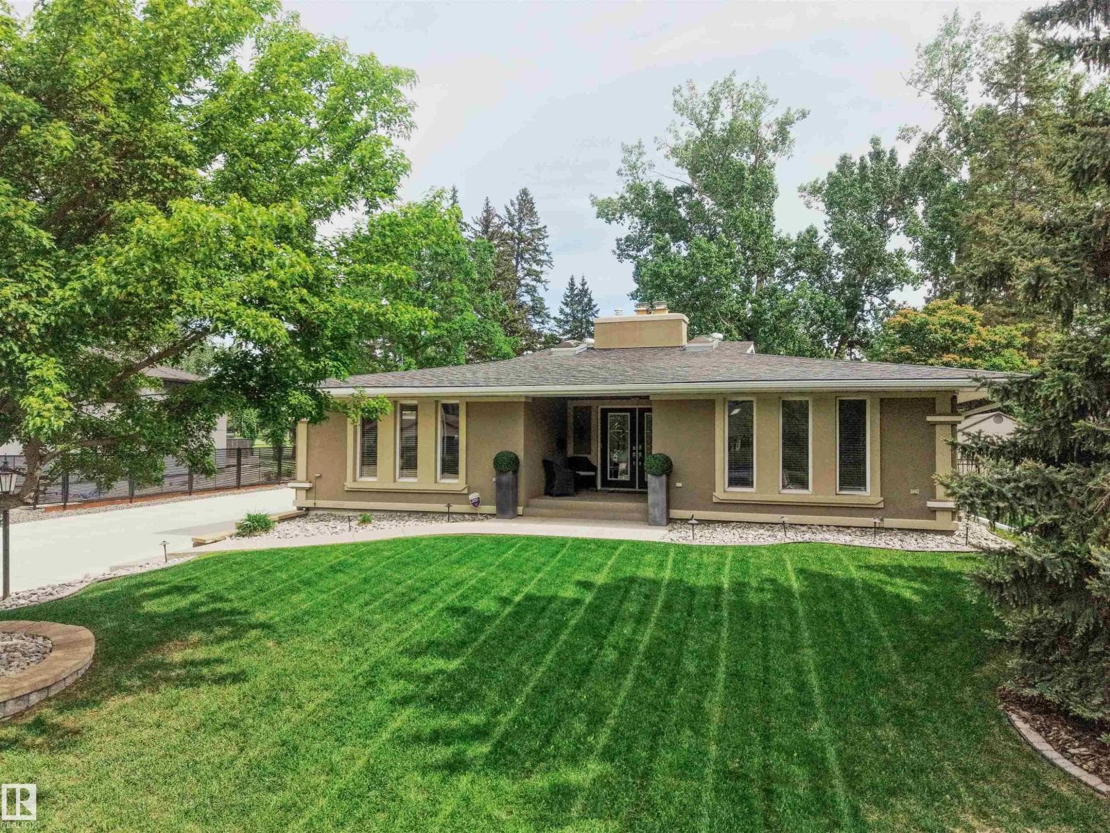 111 FAIRWAY DR NW