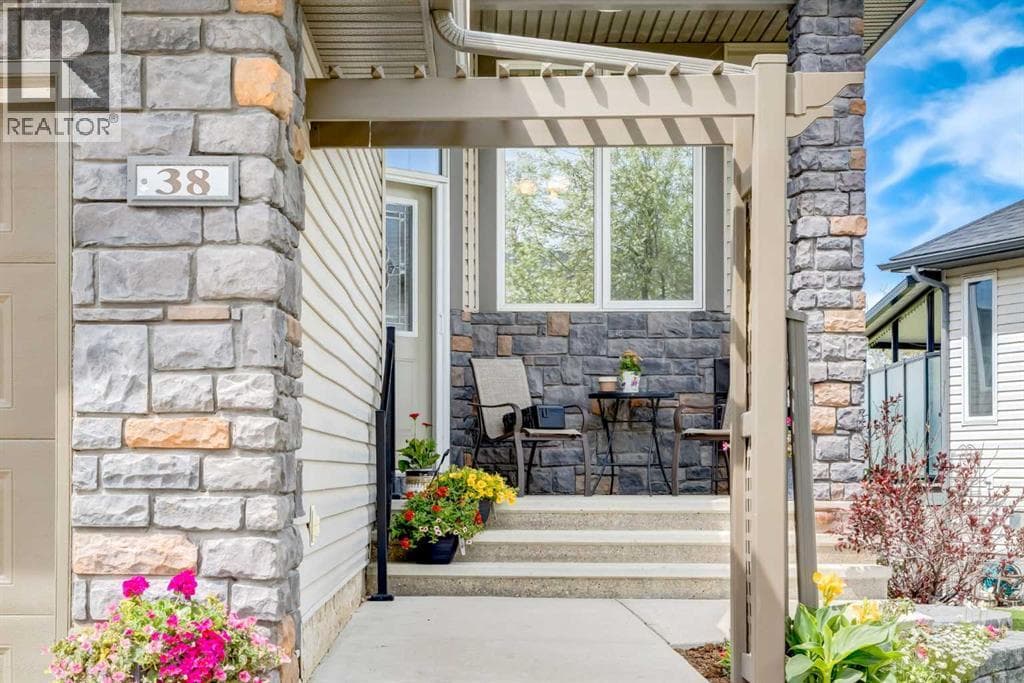 38 Kincora Terrace NW — photo 4