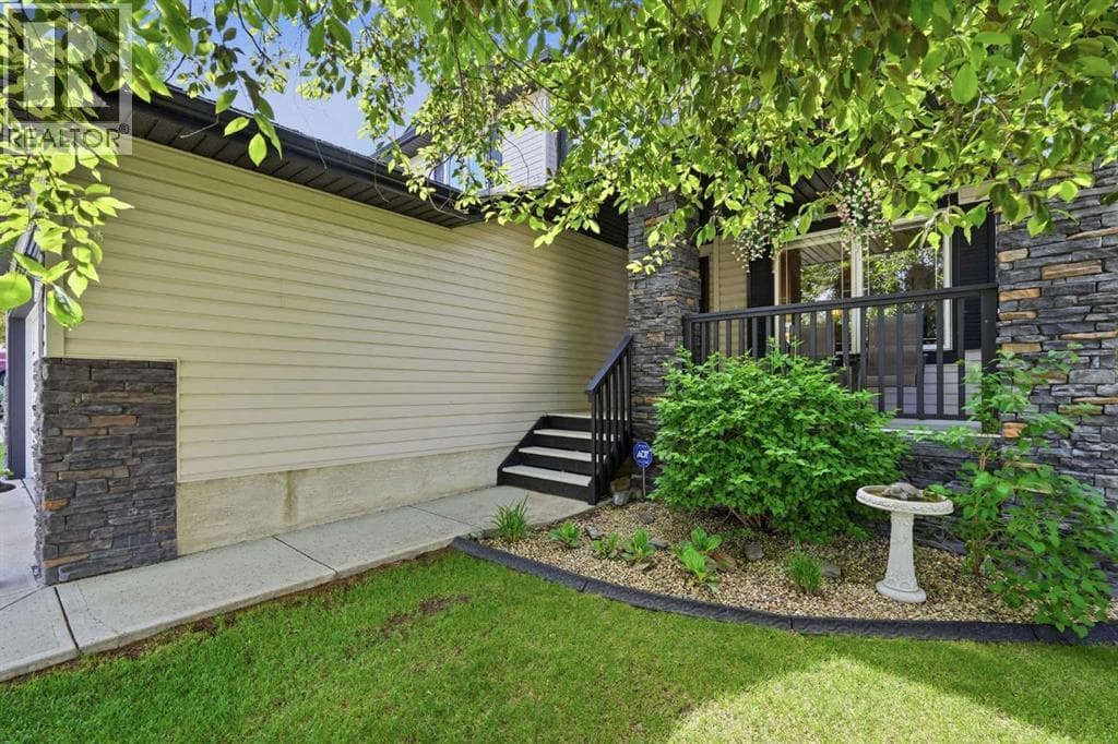 347 Mt Douglas Green SE — photo 3