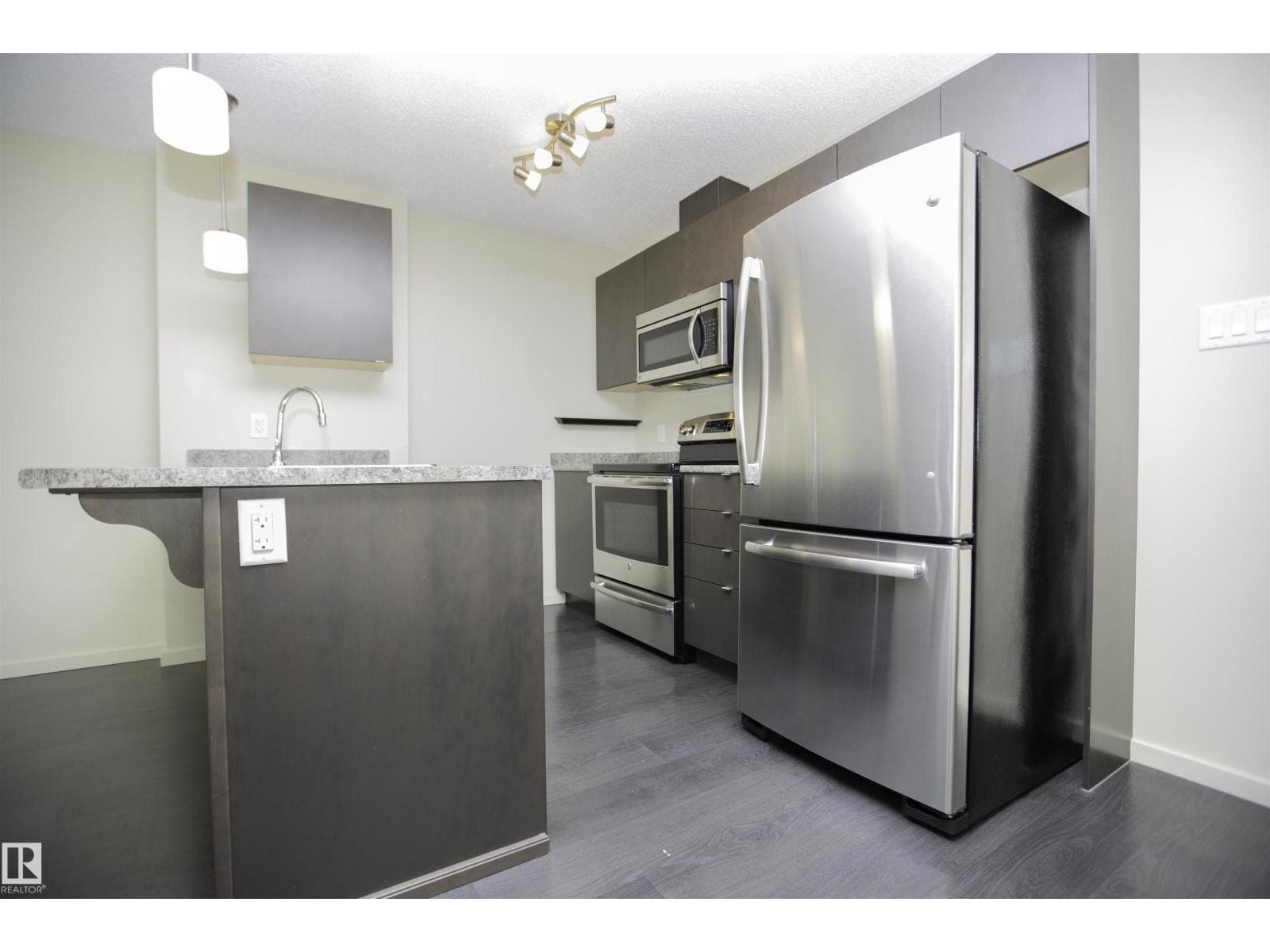 #222 344 WINDERMERE RD NW — photo 3