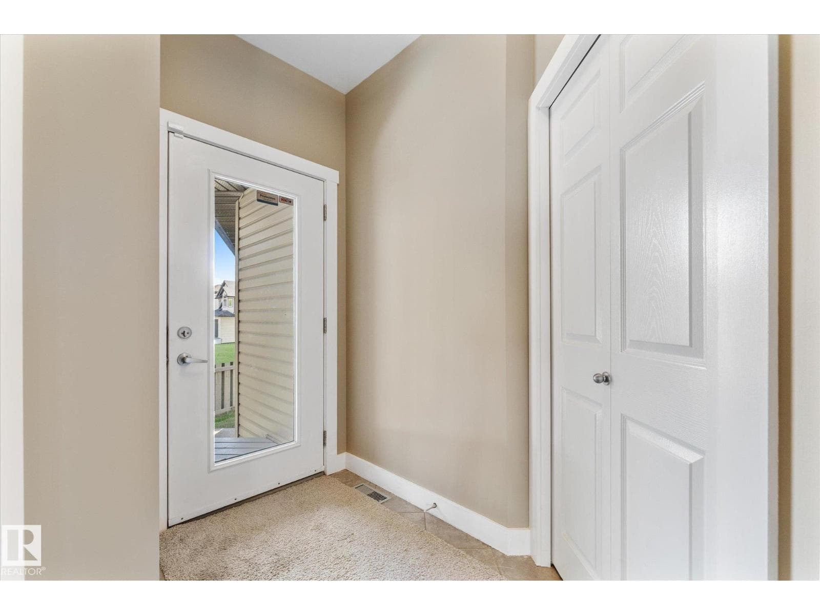 488 MACEWAN RD SW — photo 3